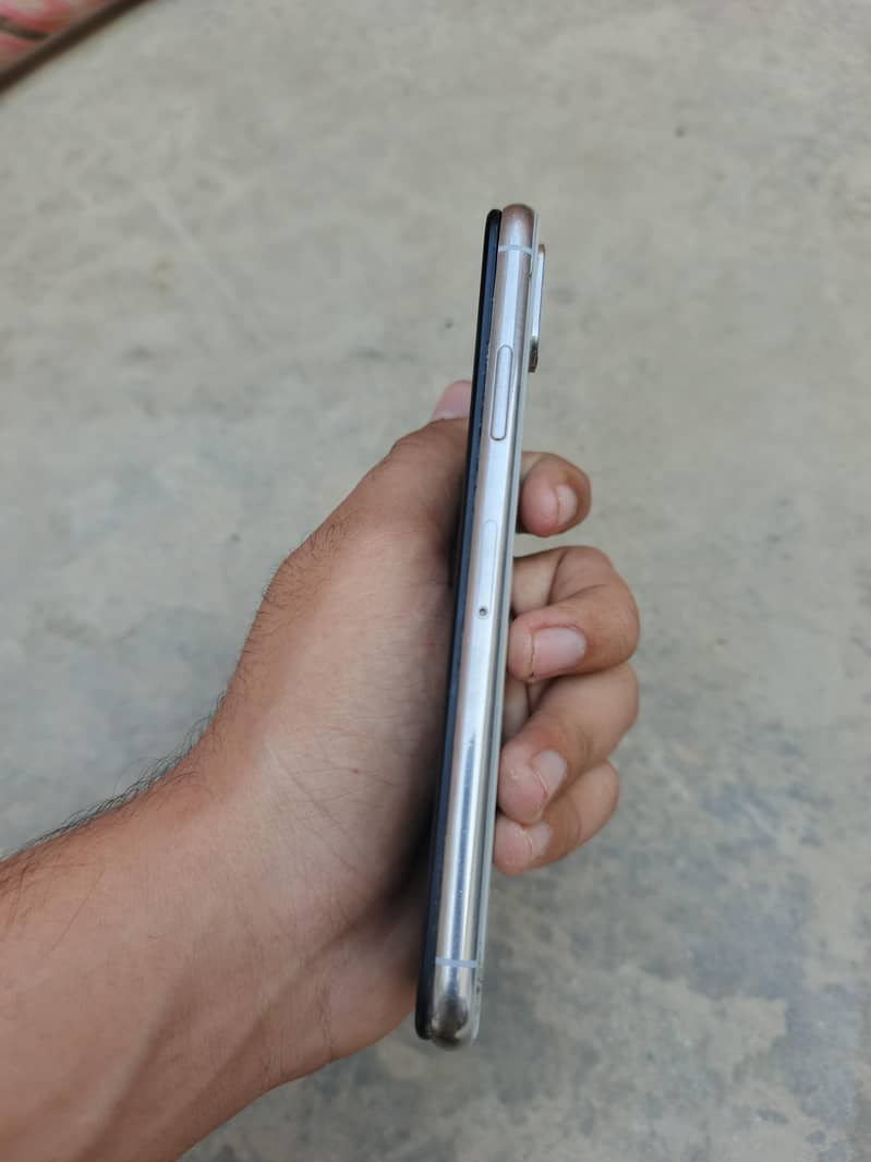 Apple iPhone XS 6