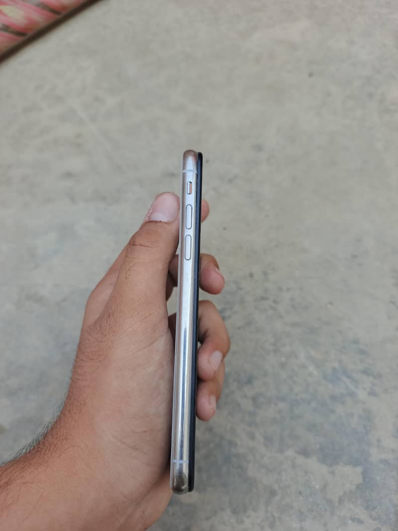 Apple iPhone XS 7