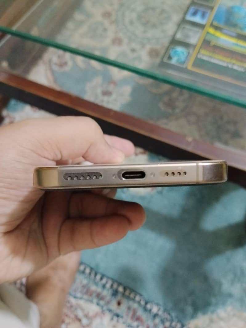 Apple iPhone 16 Pro Max 3