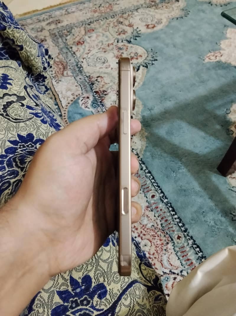 Apple iPhone 16 Pro Max 5
