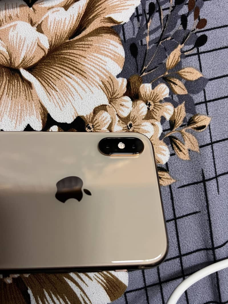Apple iPhone XS 4