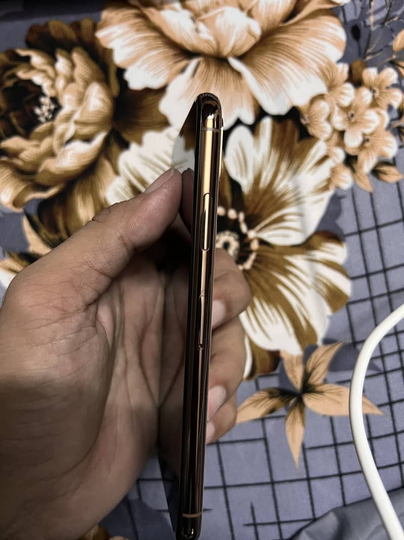 Apple iPhone XS 7