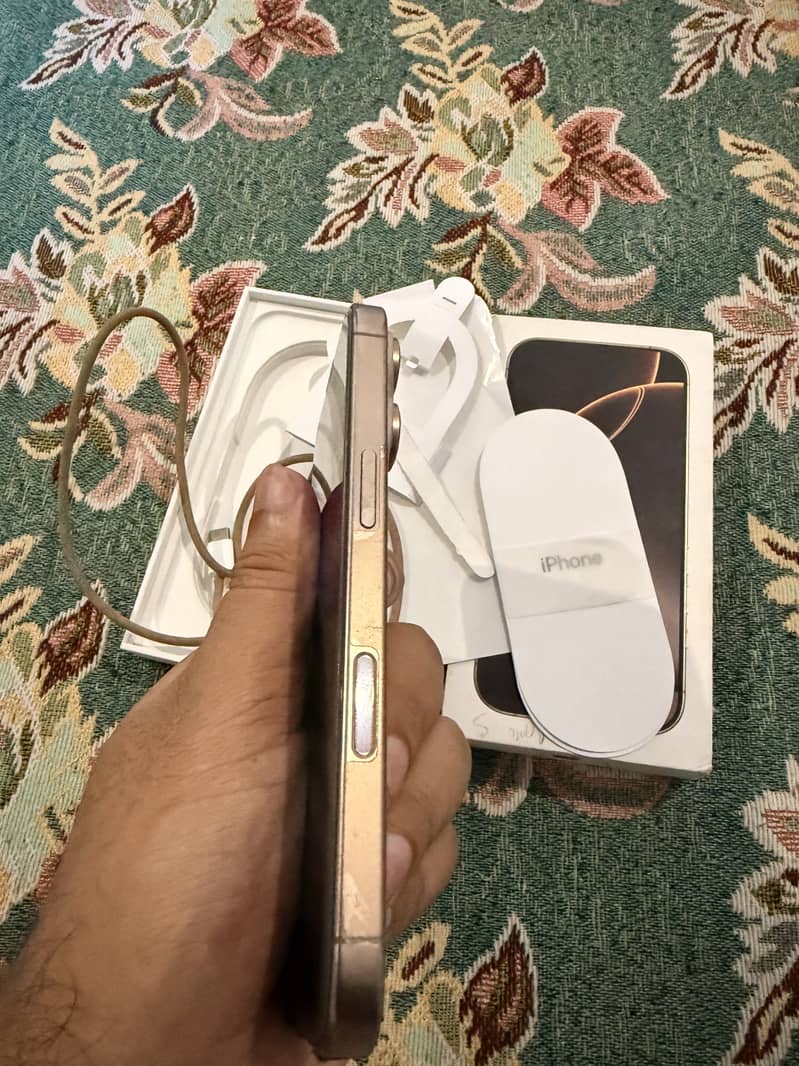 iPhone 16 Pro Jv 2