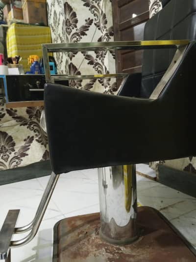 conferrable barber chair
