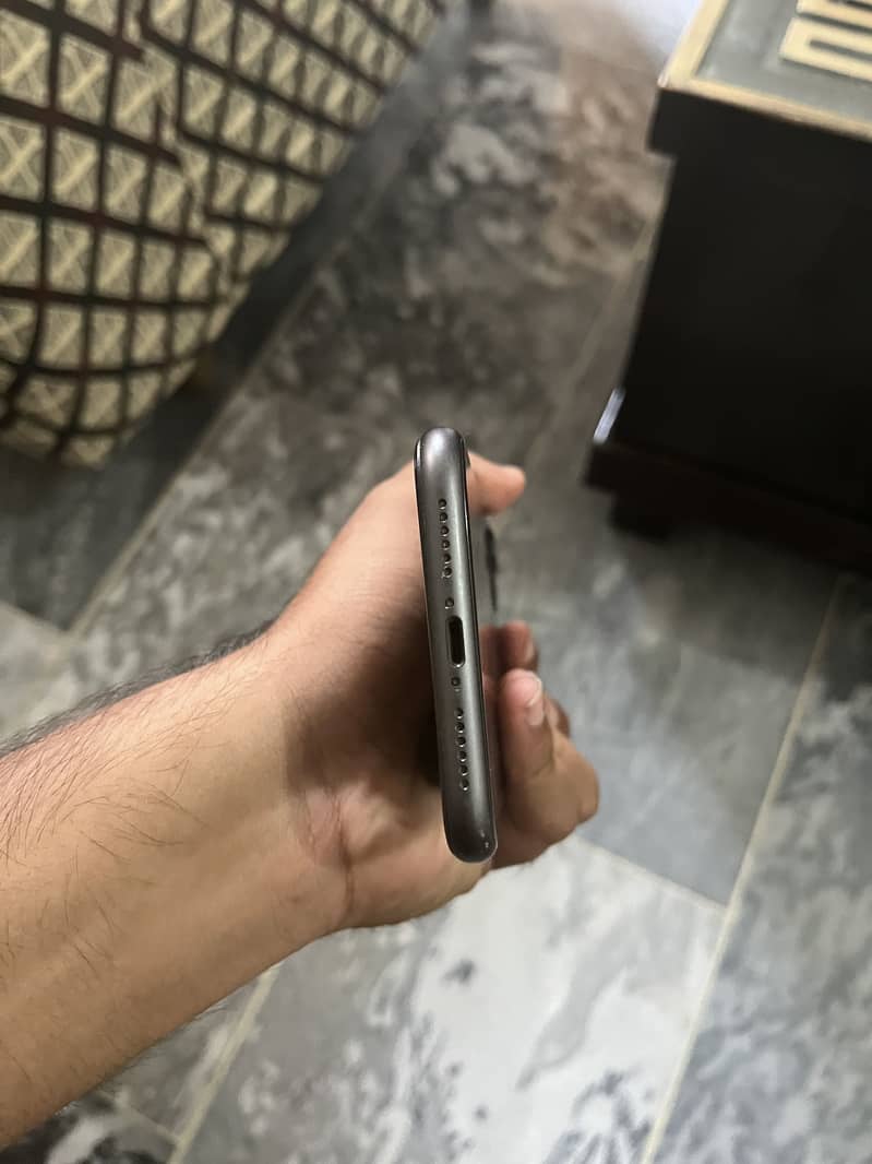 Apple iPhone 11 5