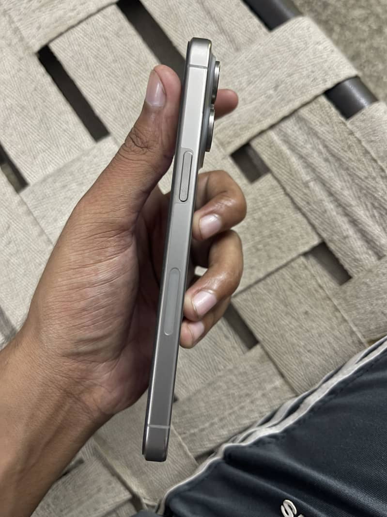 Apple iPhone 15 Pro Max 3