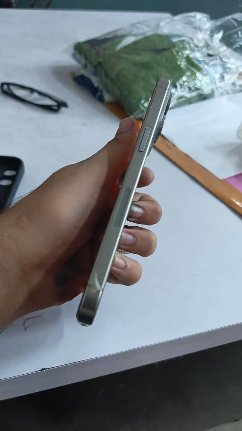 Apple iPhone 15 Pro Max 1