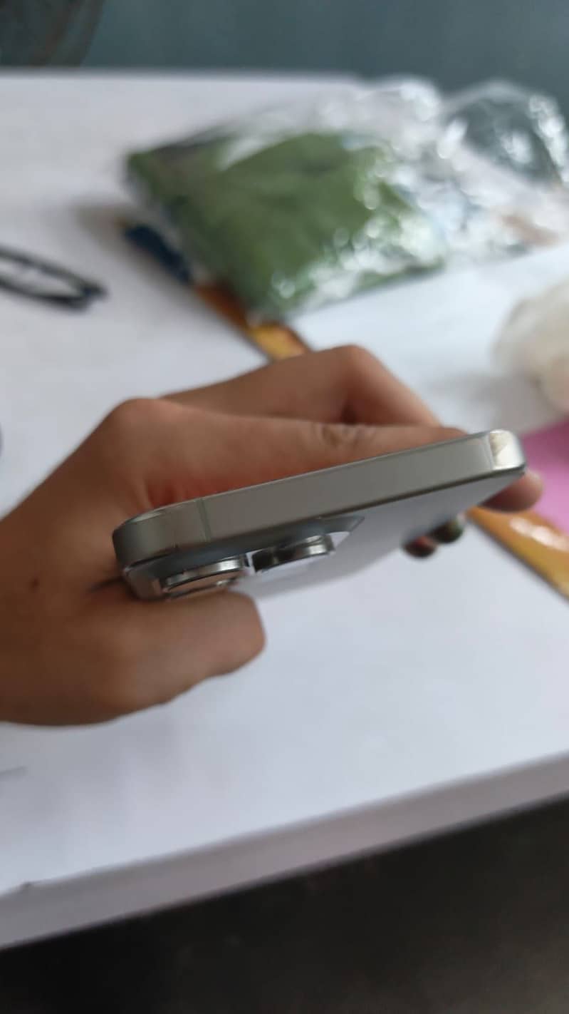 Apple iPhone 15 Pro Max 3