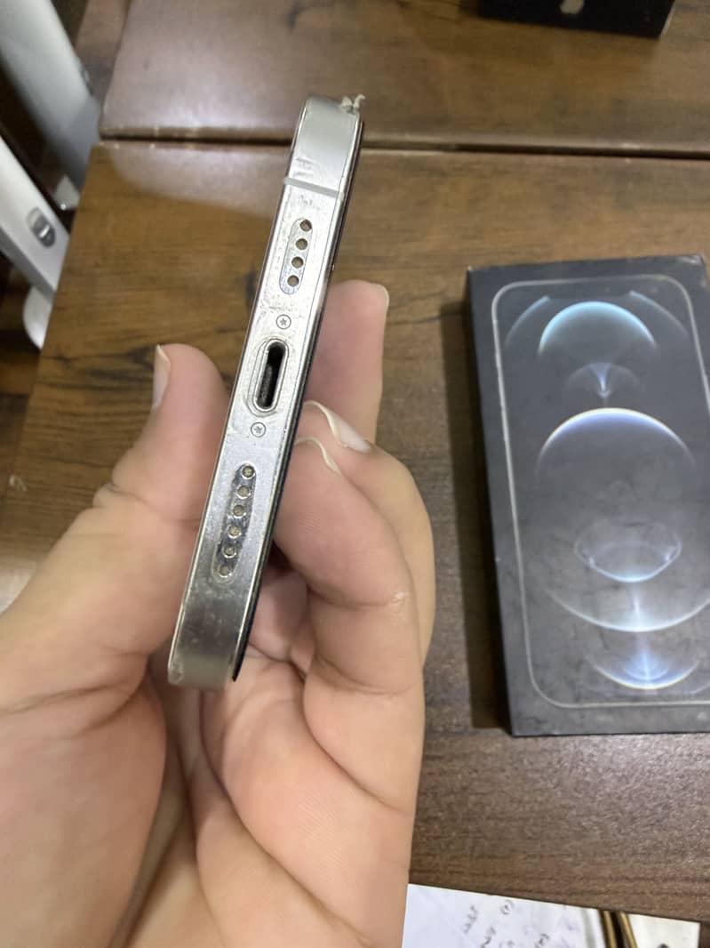 Apple iPhone 12 Pro Max 4