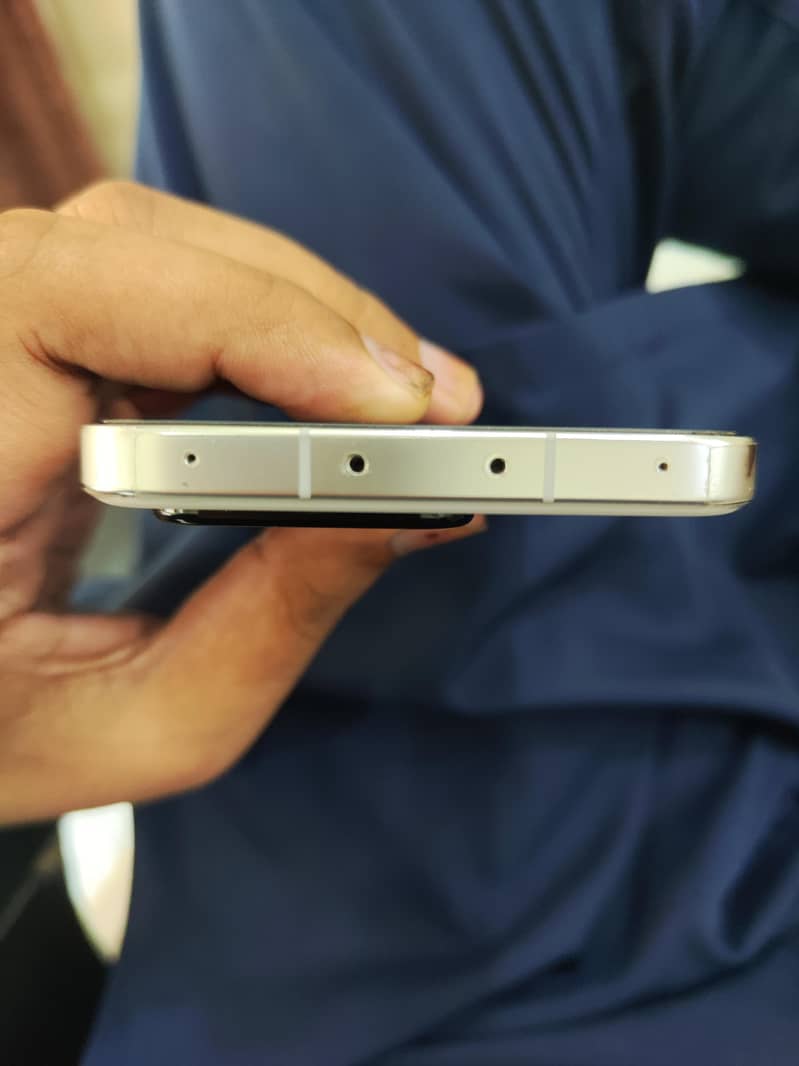 Xiaomi Mi 13 4