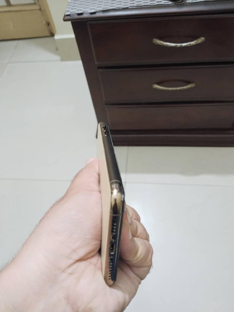 Apple iPhone 11 Pro Max 4