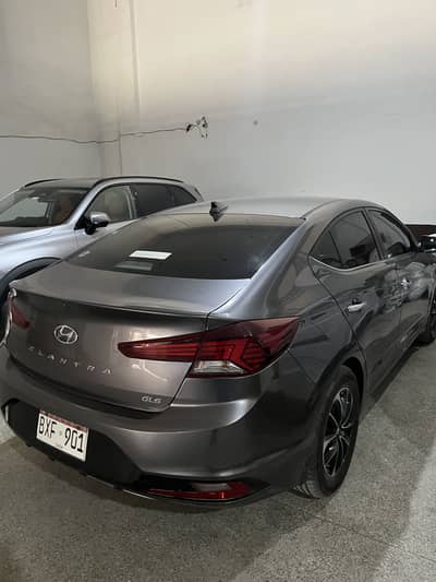 Hyundai Elantra 2022