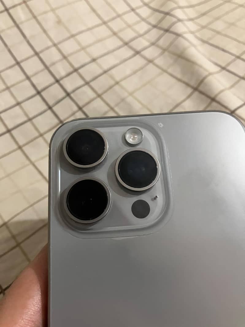 Apple iPhone 15 Pro Max 2