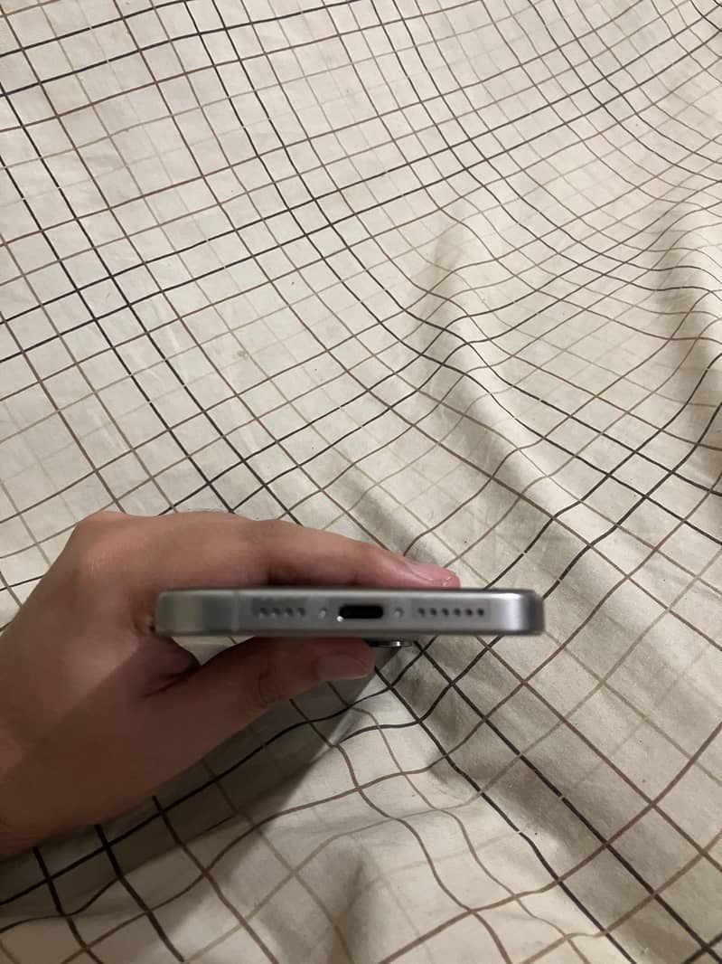 Apple iPhone 15 Pro Max 4
