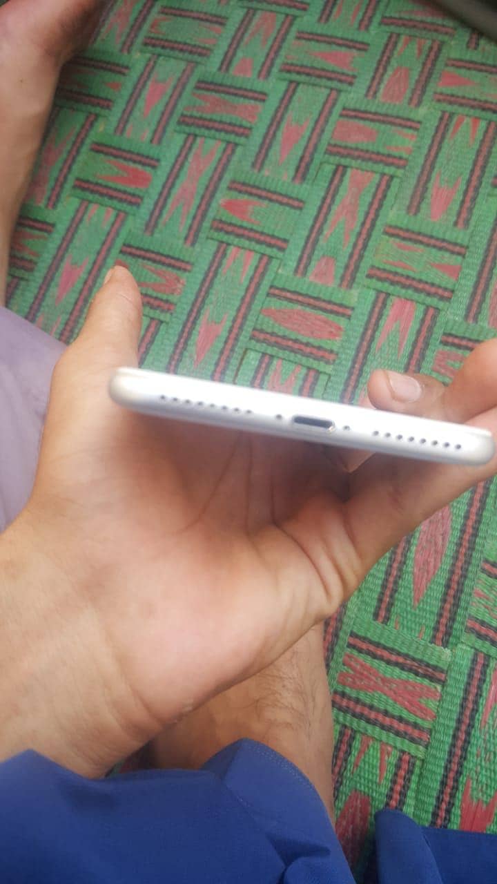 Apple iPhone 7 Plus 4