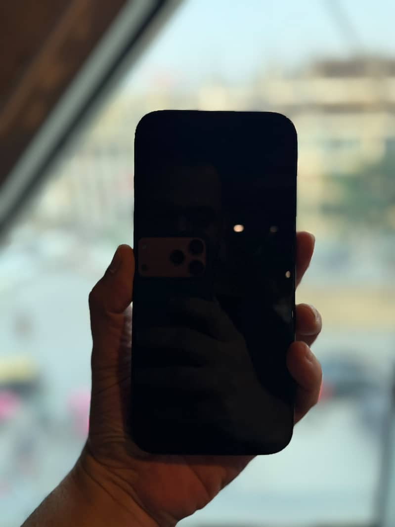 Apple iPhone 16 Pro Max 9
