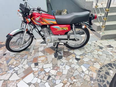 Honda 125 25/26 all new bike mileage 3700 totel home use
