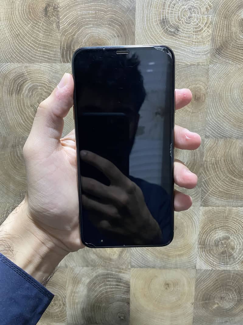 Apple iPhone XS Max 1