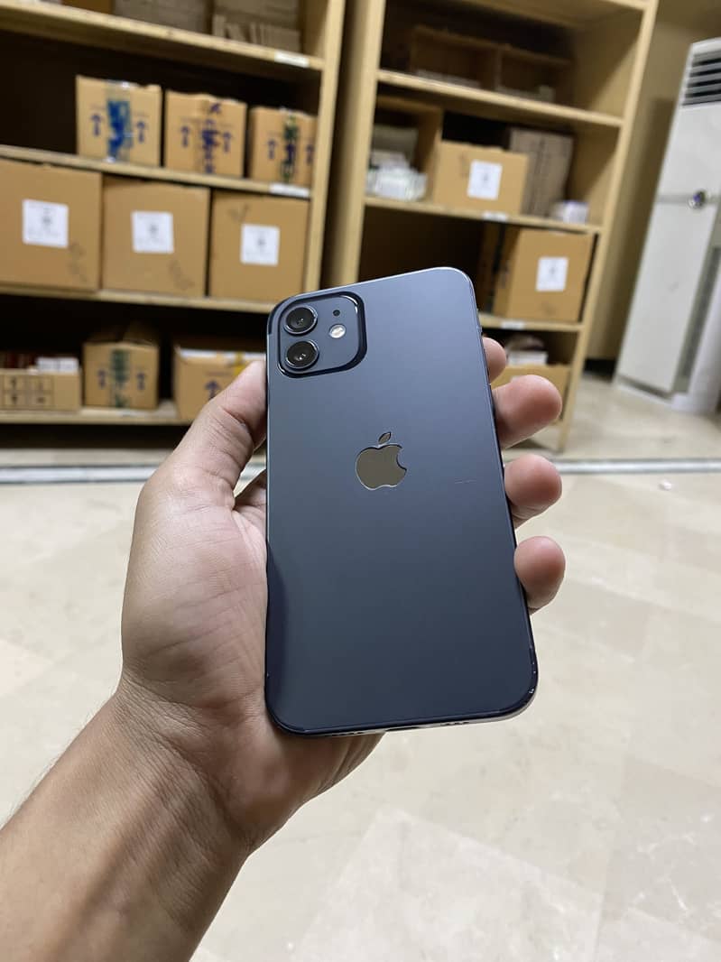 Apple iPhone 12 4