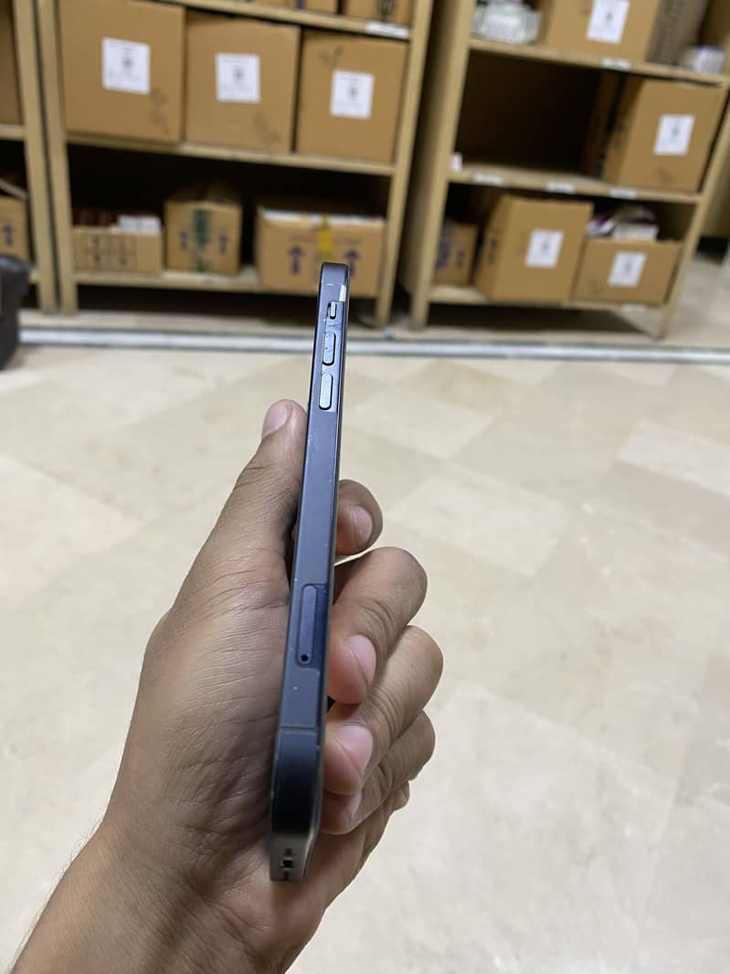 Apple iPhone 12 6