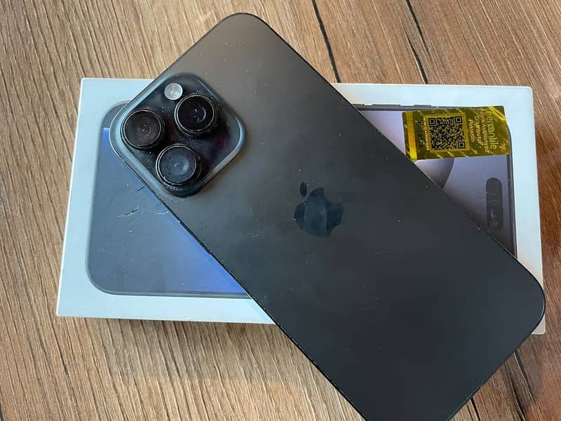 Apple iPhone 16 Pro Max 2