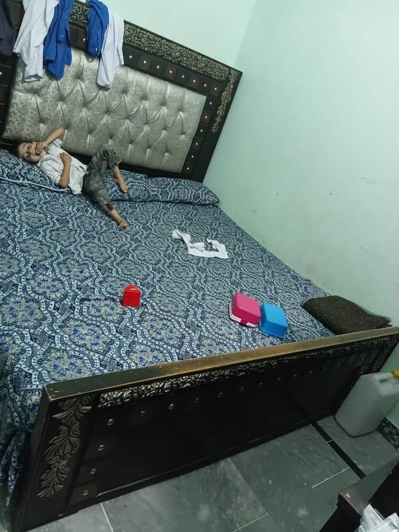 double bed without mattress dressing 2