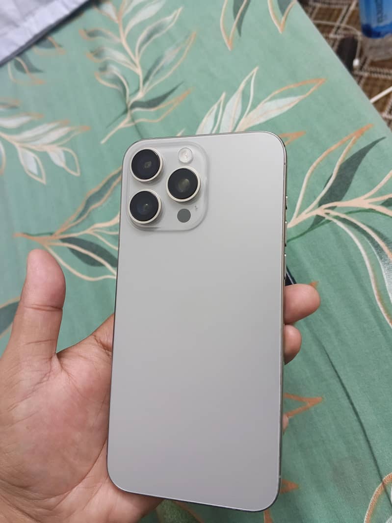 Apple iPhone 15 Pro Max 0