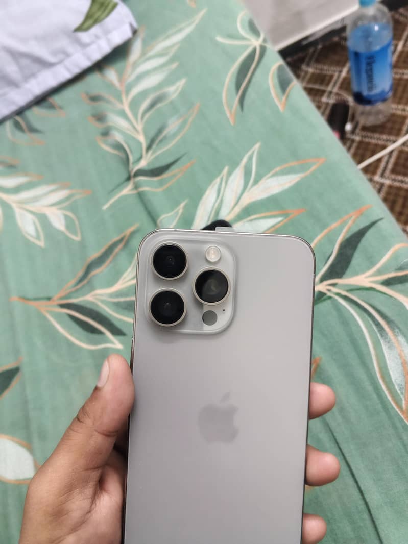 Apple iPhone 15 Pro Max 1