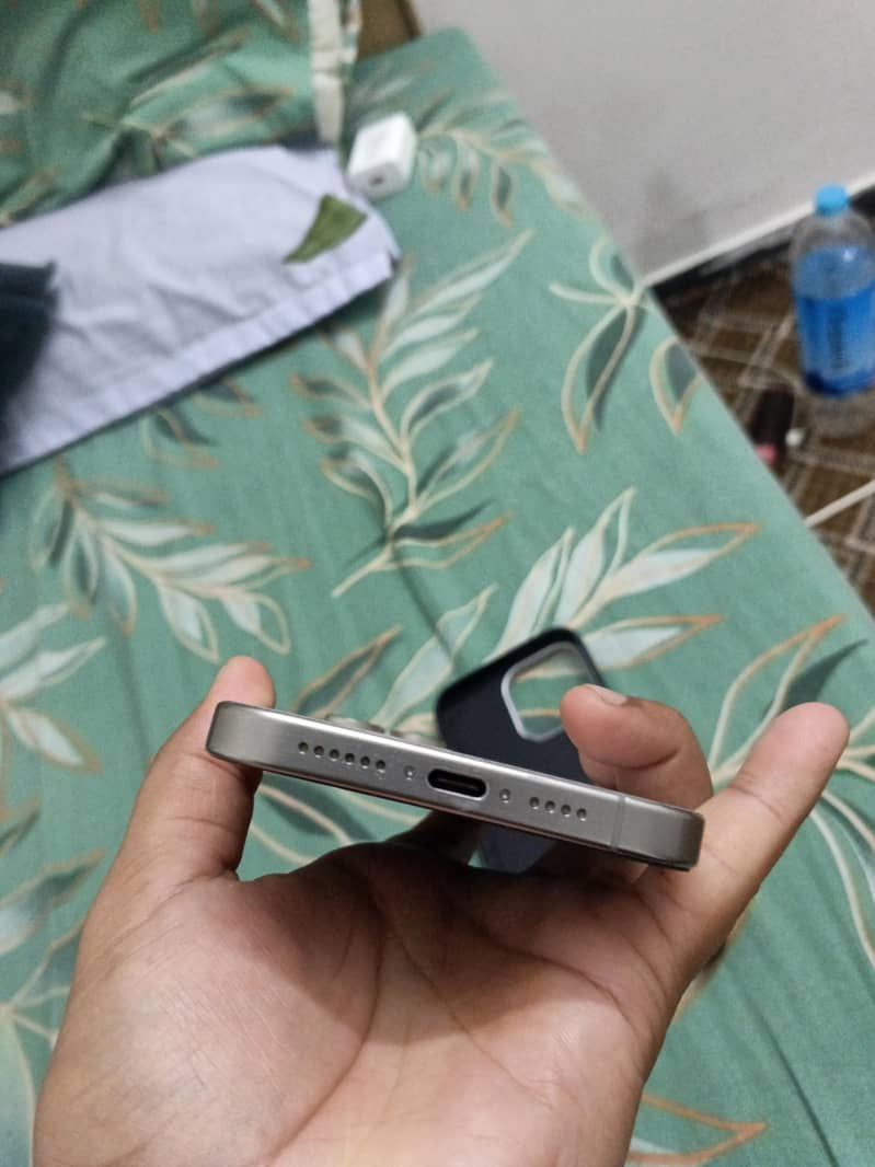 Apple iPhone 15 Pro Max 3