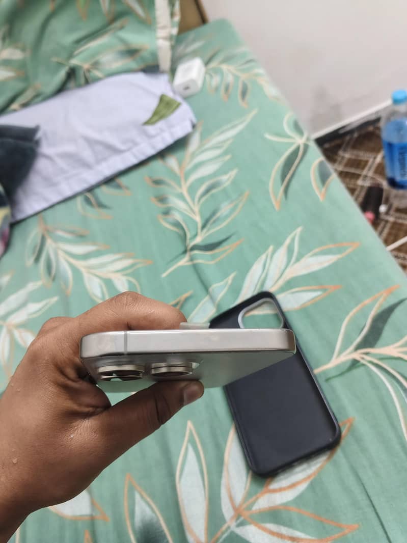 Apple iPhone 15 Pro Max 6