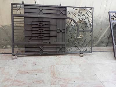 darwaza width 9 foot 2 inch ,length 7 foot 6 inch