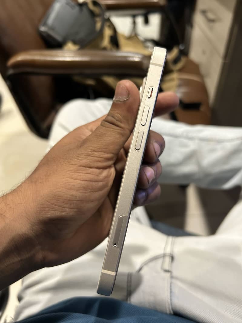 Apple iPhone 13 2