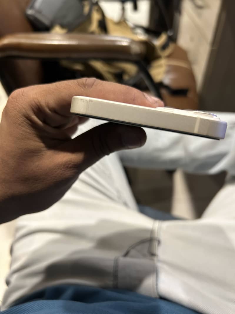 Apple iPhone 13 4