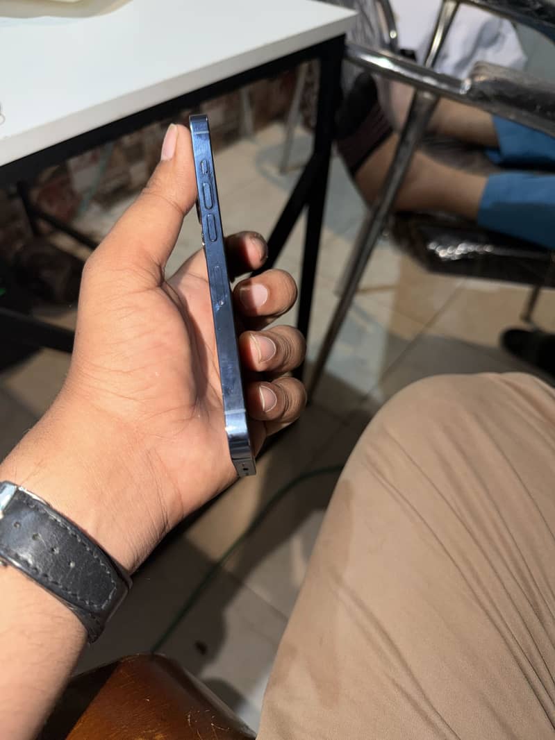 Apple iPhone 13 Pro 4