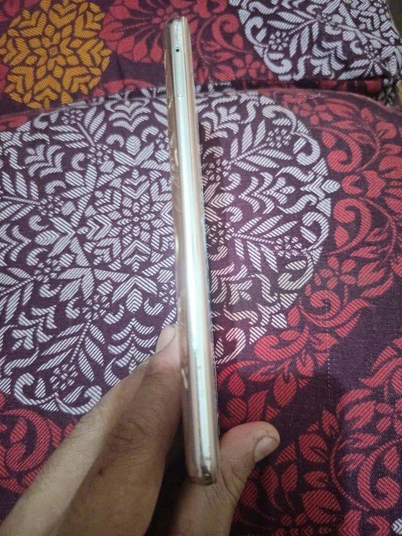 Sharp Aquos R2. 2