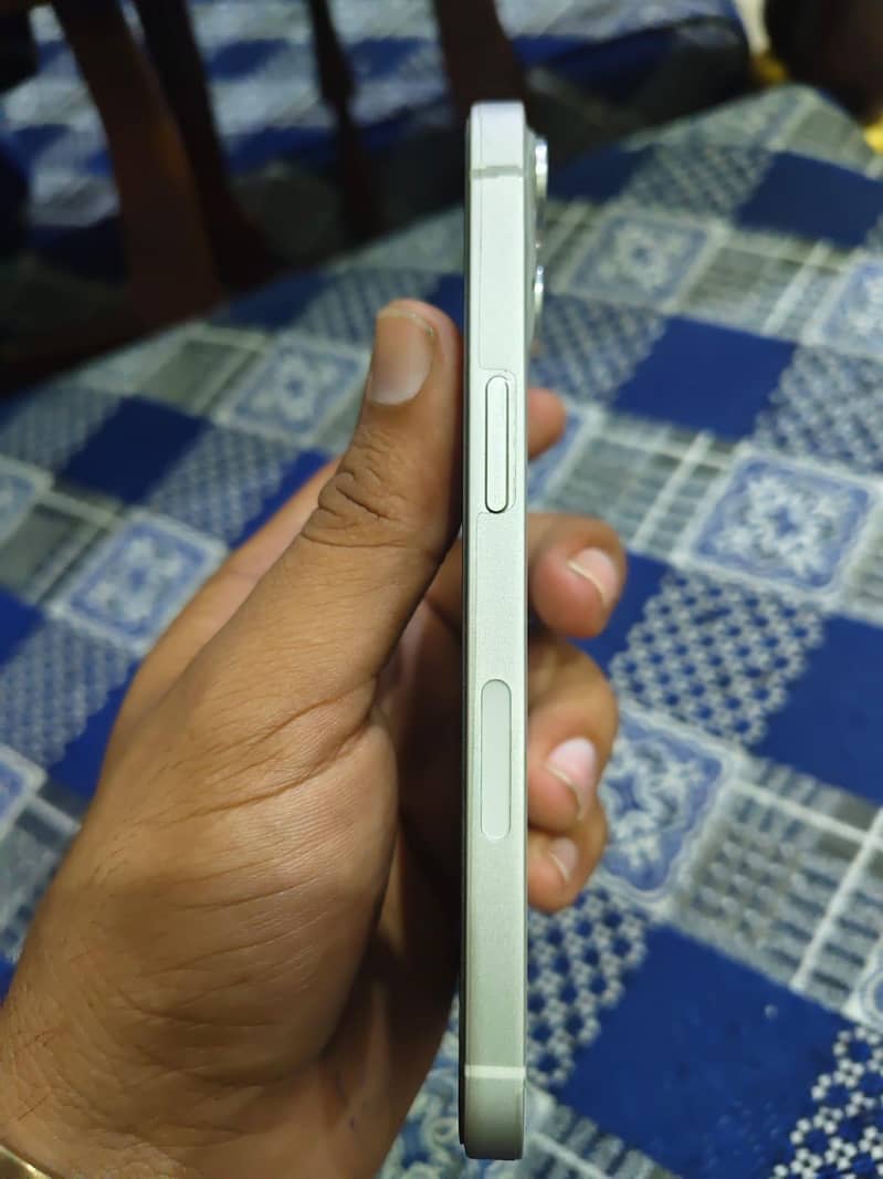 Apple iPhone 13 2