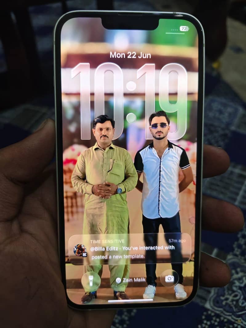 Apple iPhone 13 8