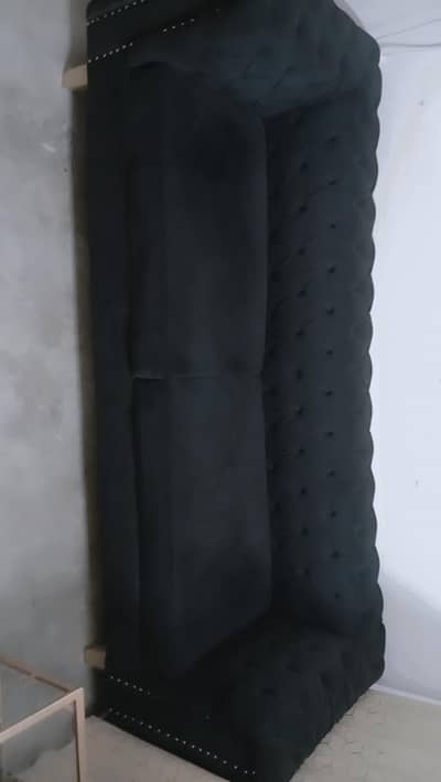 I sel my sofa 3 seater black colour with 2 stool pairs