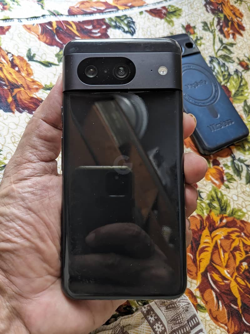 Google Pixel 8 (5G) 1