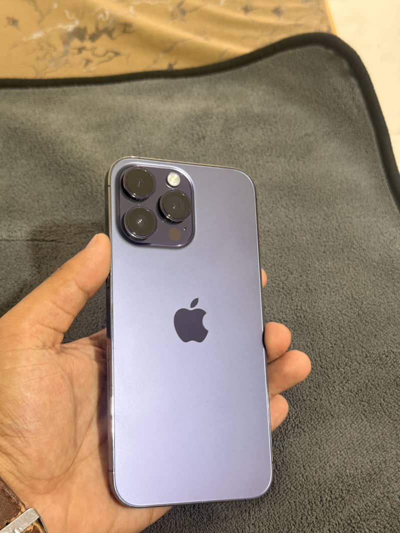 Apple iPhone 14 Pro Max 1