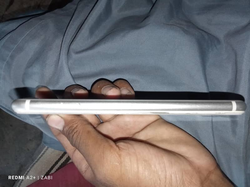 Apple iPhone 8 3