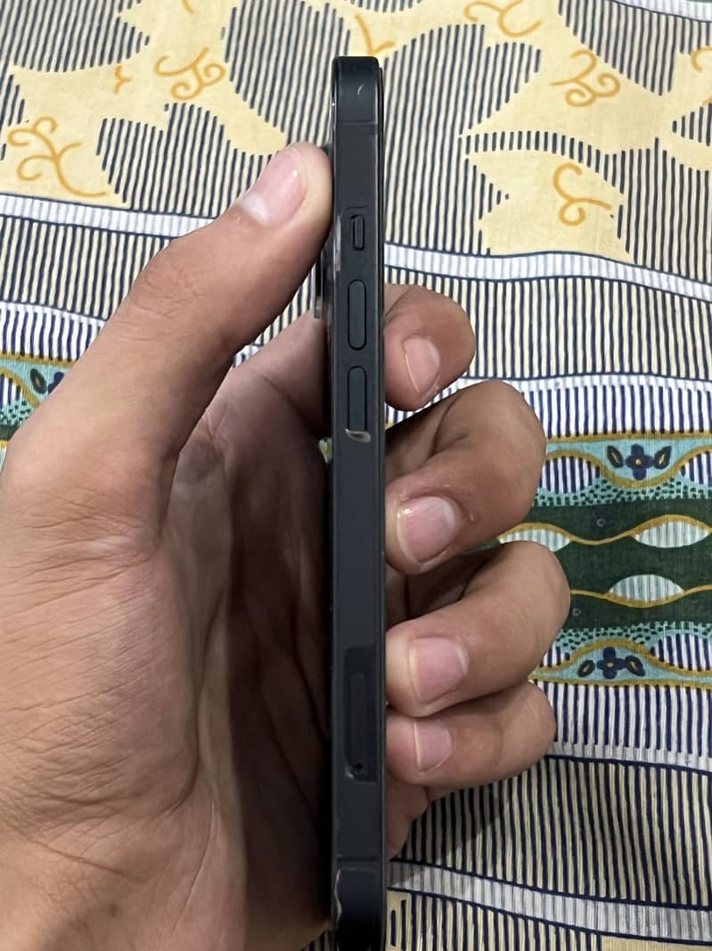 Apple iPhone 13 5
