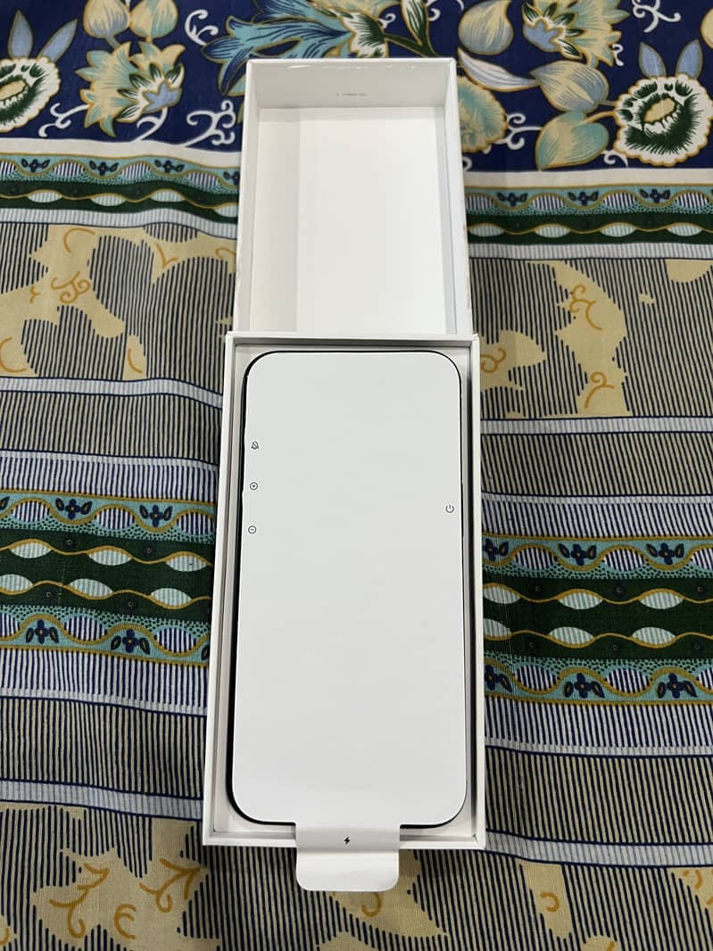 Apple iPhone 13 2