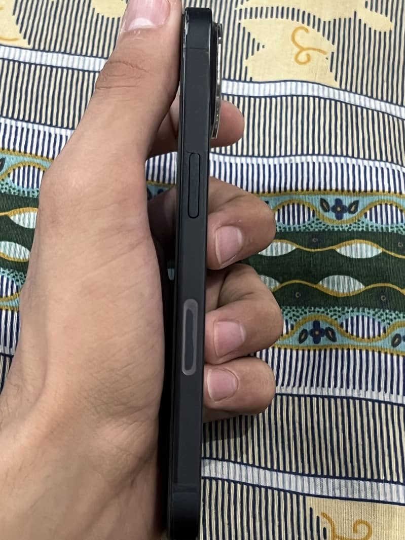 Apple iPhone 13 7