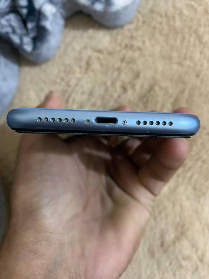 Apple iPhone XR 4