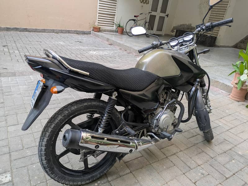 Total genuine ybr , pristine engine , immaculate condition 4