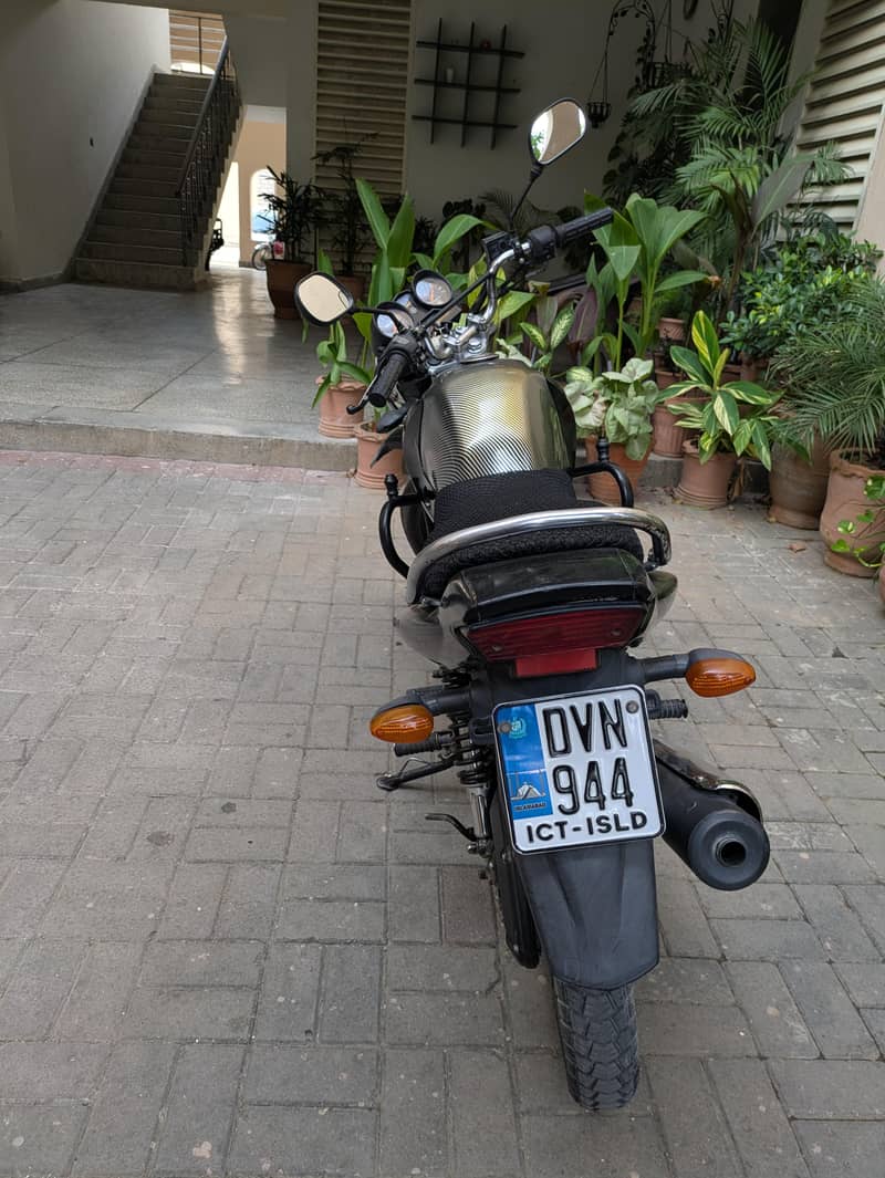 Total genuine ybr , pristine engine , immaculate condition 5
