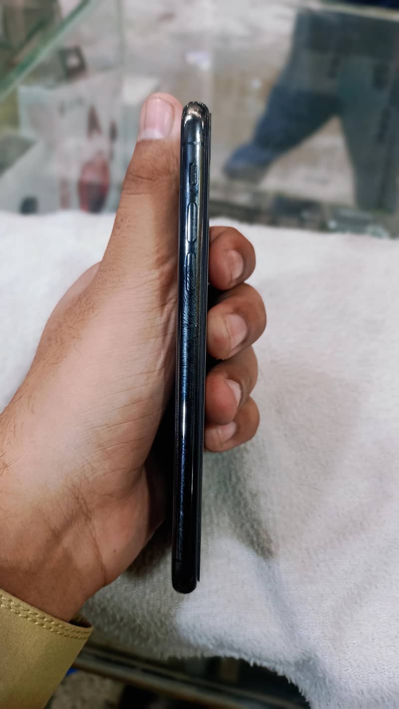 Apple iPhone X 3