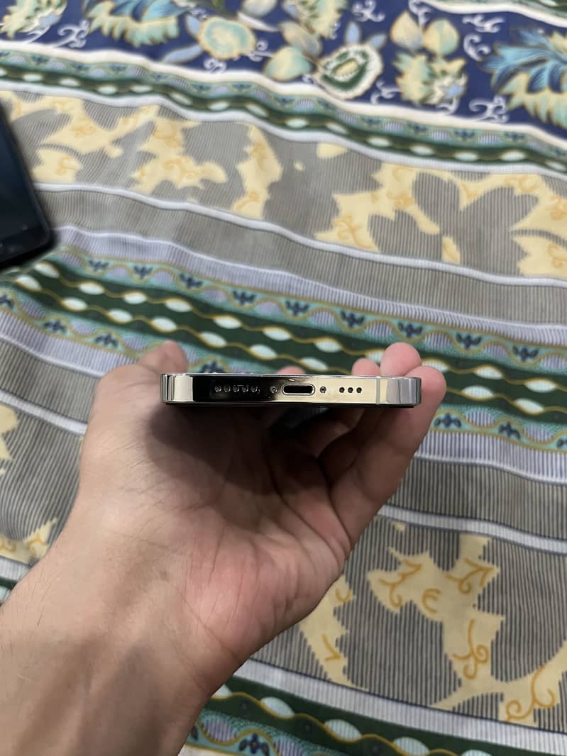 Apple iPhone 13 Pro 2