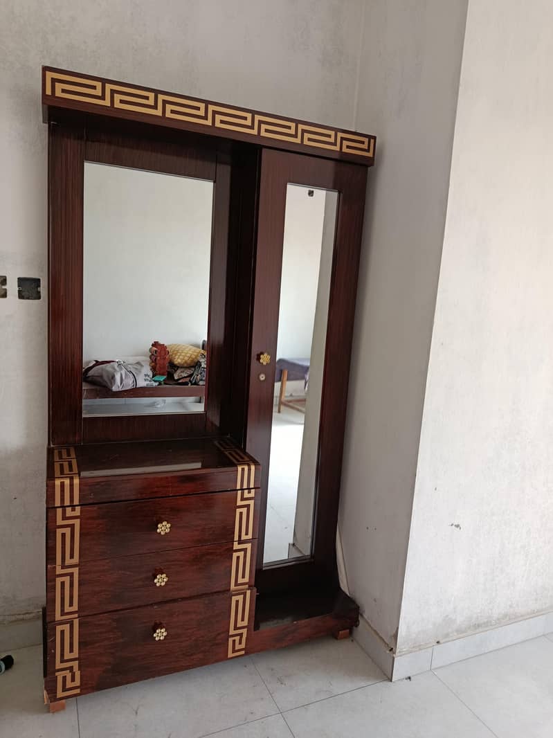 Dresser 0